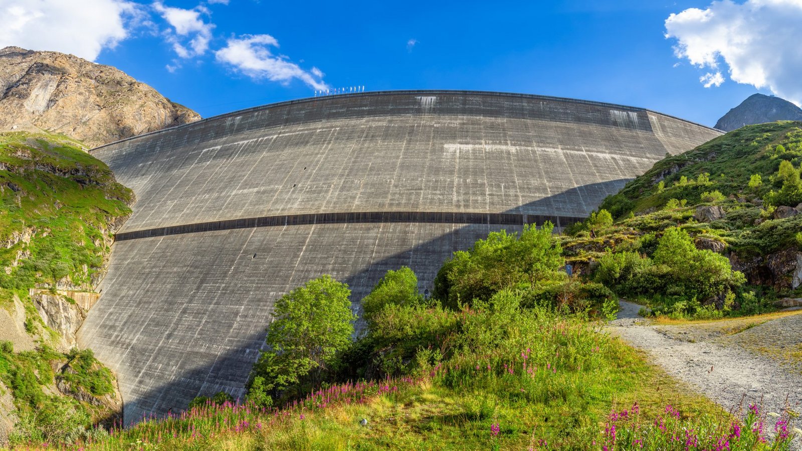 Die Leistung des größten Kraftwerks der Stauanlage, Bieudron, entspricht ungefähr derjenigen eines AKW und kann innerhalb von nur drei Minuten dem Netz zur Verfügung gestellt werden.Foto: Imago/Depositphotos