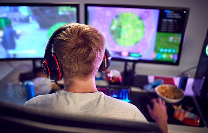 Computerspiele verleiten Teenager dazu, sich zu stark zu isolieren.<span class='image-autor'>Foto: imago images/Shotshop/Monkey Business 2</span>