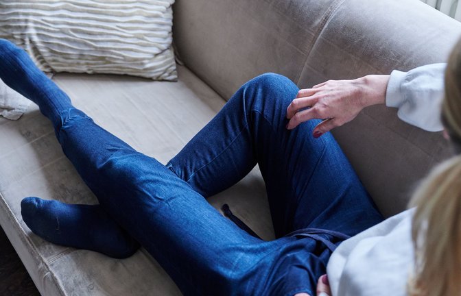 Laut der Statistik leben Frauen etwas häufiger alleine als Männer. (Symbolbild)<span class='image-autor'>Foto: Annette Riedl/dpa</span>