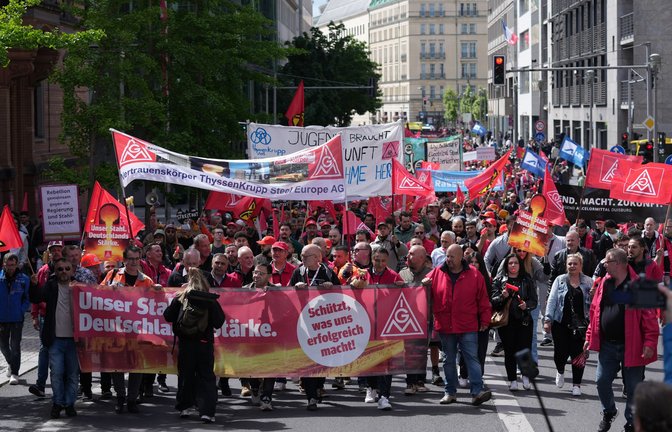 Nach Angaben der IG Metall beteiligten sich rund 1.700 Beschäftigte aus mehr als 40 Betrieben an den Aktionen.<span class='image-autor'>Foto: Sven Kaeuler/dpa</span>
