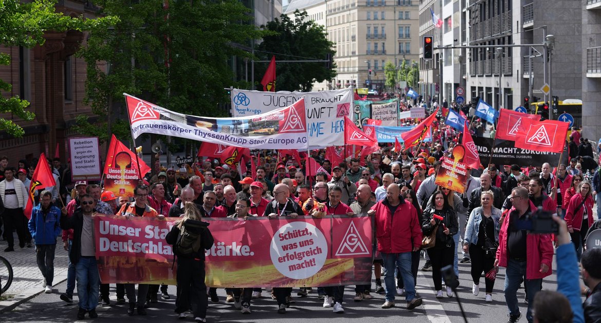 Kundgebung der IG Metall für die Zukunft der Stahlindustrie