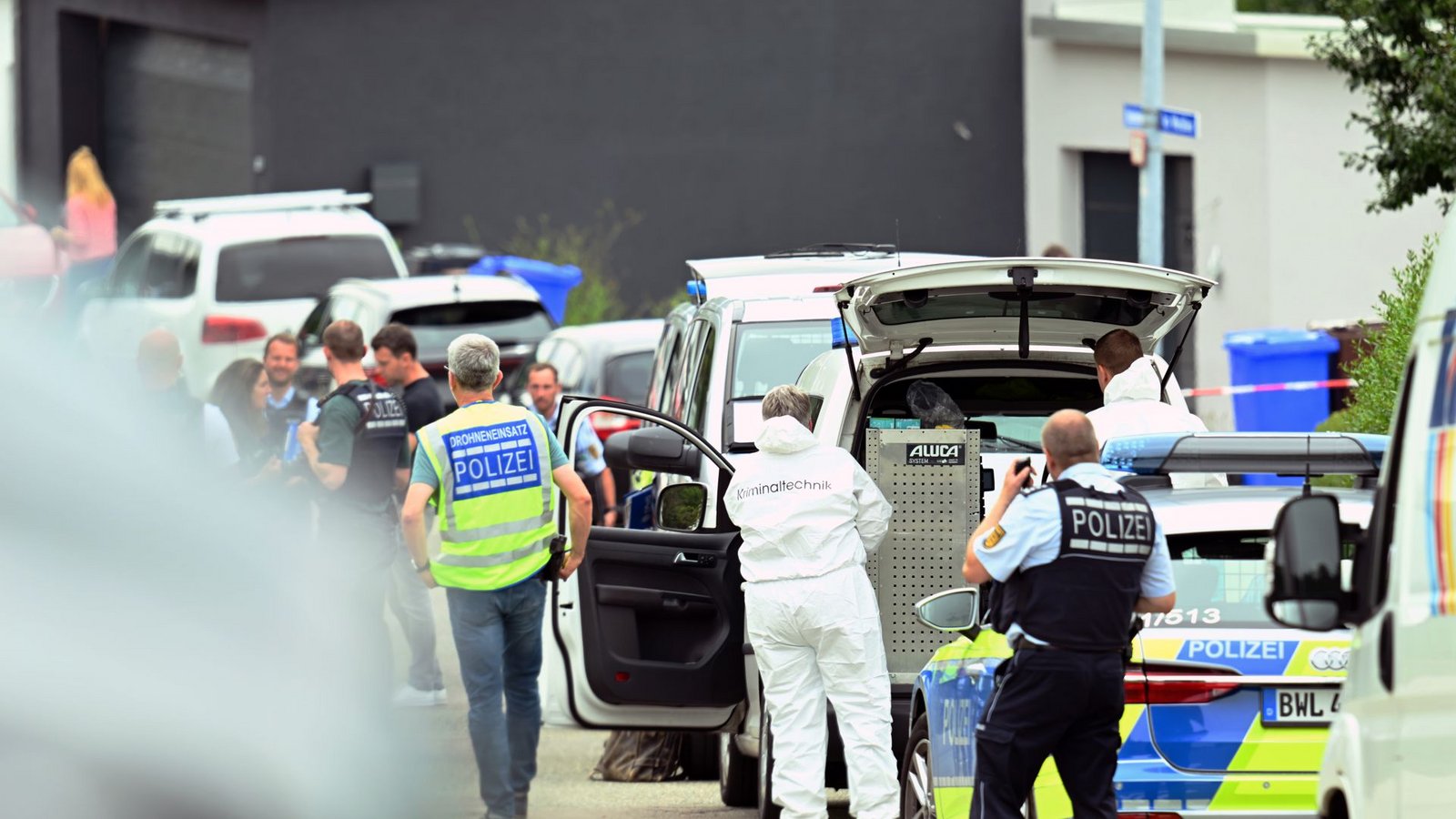 Die Polizei im Großeinsatz in Albstadt.Foto: David Pichler/Südwestdeutsches /David Pichler Die Polizei im Großeinsatz in Albstadt.Foto: David Pichler/Südwestdeutsches /David Pichler