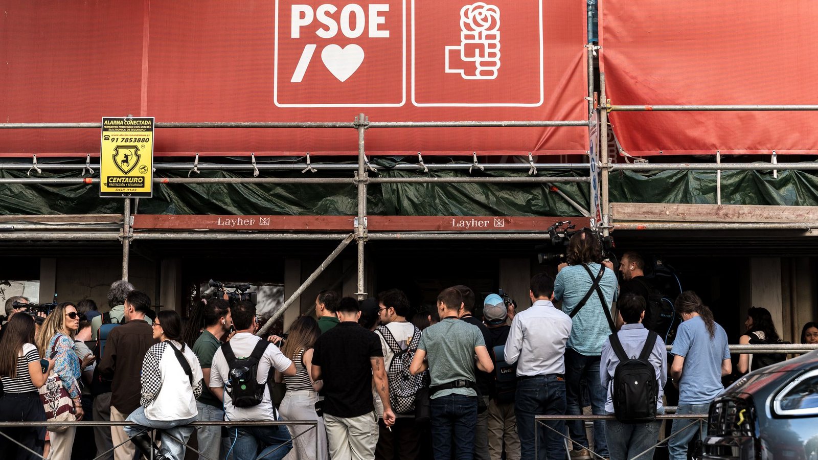 Der Einsatz der Polizei in der Parteizentrale in Madrid sorgte für großes Aufsehen.Foto: Diego Radamés/EUROPA PRESS/dpa Der Einsatz der Polizei in der Parteizentrale in Madrid sorgte für großes Aufsehen.Foto: Diego Radamés/EUROPA PRESS/dpa