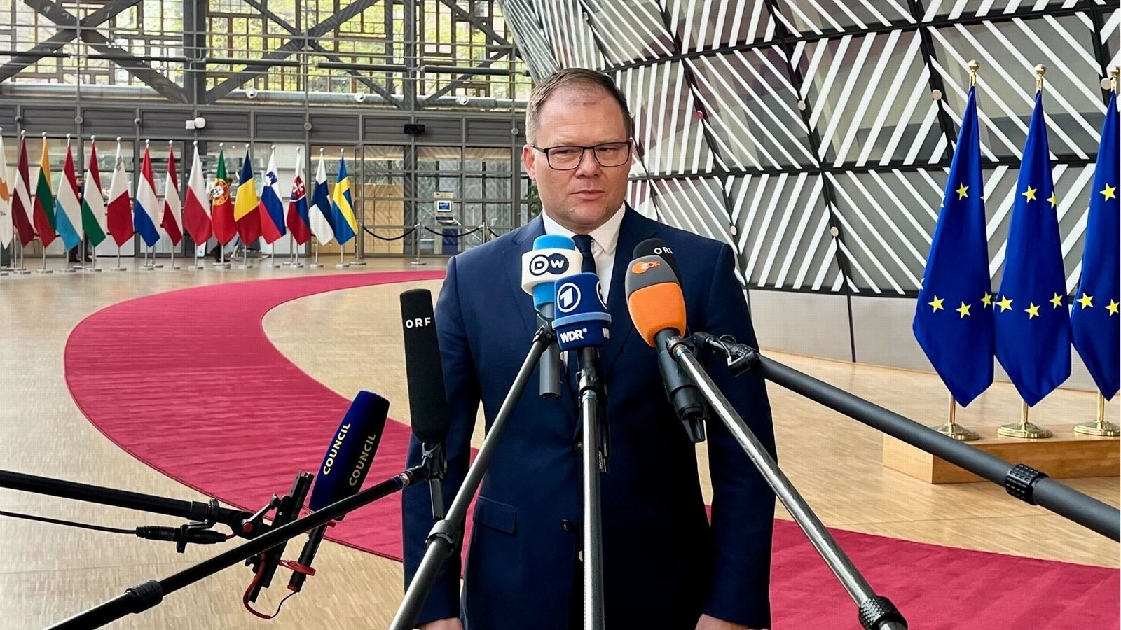 Bundesumweltminister Carsten Schneider (SPD) fordert beim EU-Gipfel, dass Europa trotz aller Probleme bei den Zukunftstechnologien „vorn dabei sein“ müsse.Foto: Katharina Redanz/dpa Bundesumweltminister Carsten Schneider (SPD) fordert beim EU-Gipfel, dass Europa trotz aller Probleme bei den Zukunftstechnologien „vorn dabei sein“ müsse.Foto: Katharina Redanz/dpa