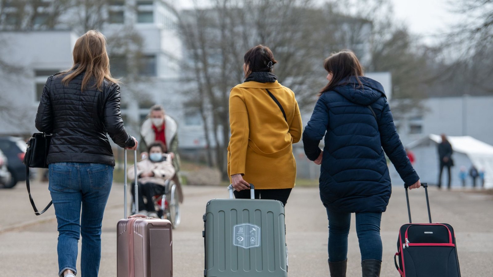 Für einen Teil der Flüchtlinge ist ein Platz gefunden.Foto: dpa/Stefan Puchner Für einen Teil der Flüchtlinge ist ein Platz gefunden.Foto: dpa/Stefan Puchner