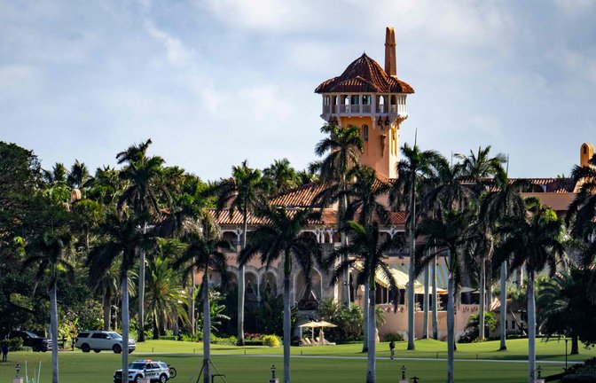 Anwesen von Donald Trump in Florida: Offenbar ist ein bewaffneter Angreifer auf dem Gelände getötet worden .<span class='image-autor'>Foto: AFP/JIM WATSON</span>