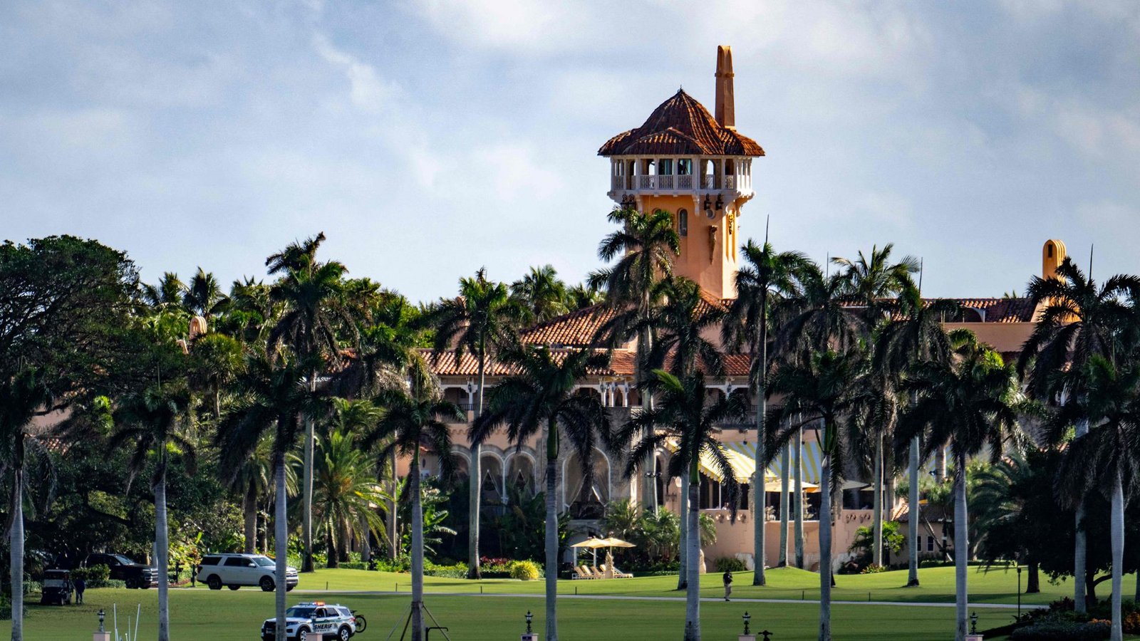 Anwesen von Donald Trump in Florida: Offenbar ist ein bewaffneter Angreifer auf dem Gelände getötet worden .Foto: AFP/JIM WATSON