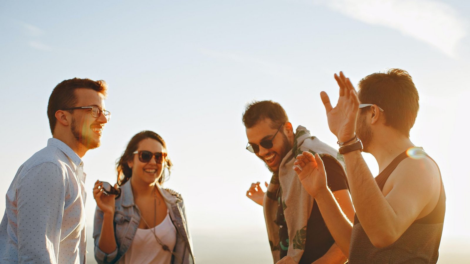 Feiern, Work-Life-Balance und jetzt auch noch pro Gewalt? So stellen Medien zum Teil jüngere Generationen dar.Foto: Unsplash/Helena Lopes Feiern, Work-Life-Balance und jetzt auch noch pro Gewalt? So stellen Medien zum Teil jüngere Generationen dar.Foto: Unsplash/Helena Lopes