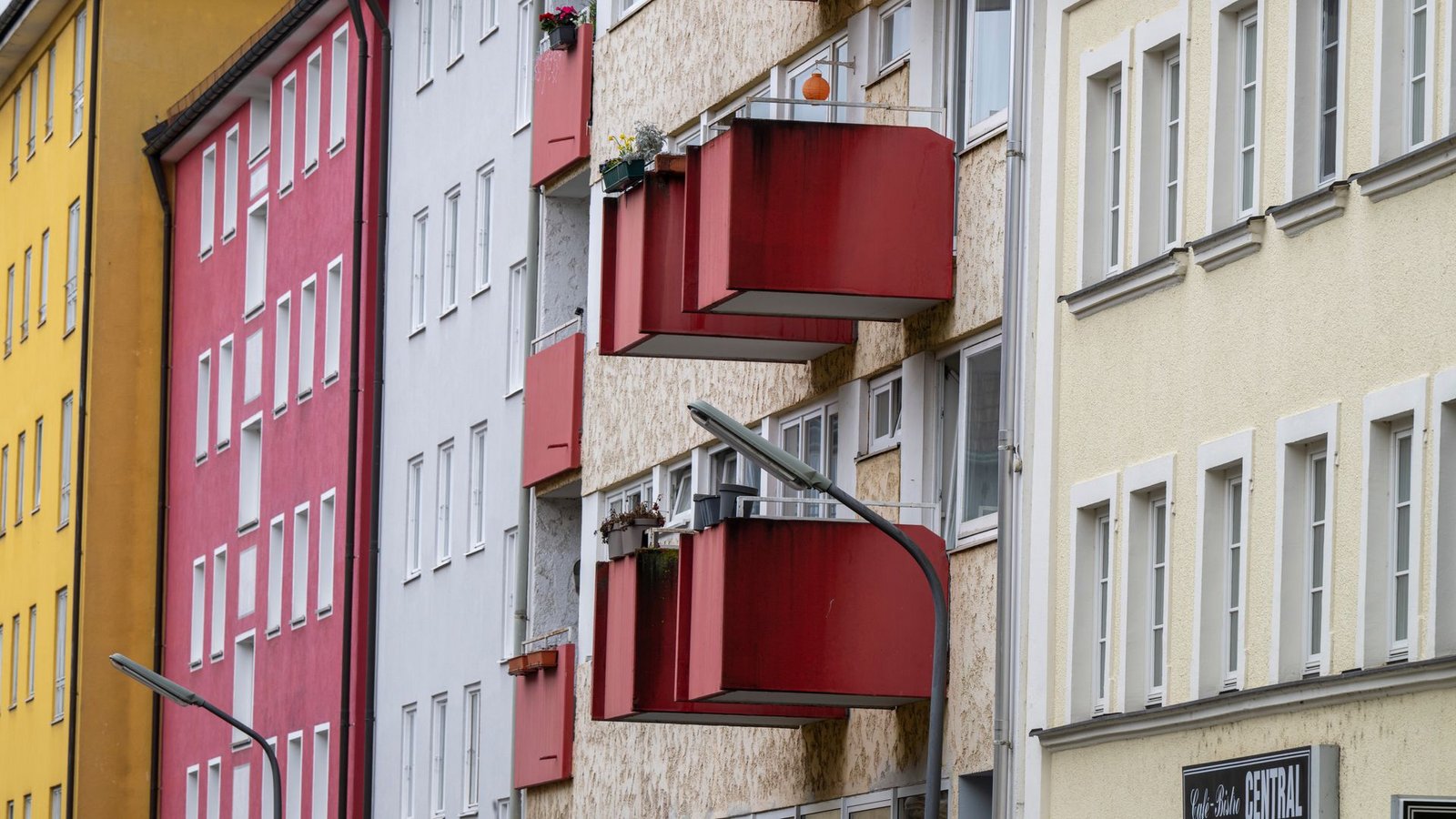 Das ifo-Institut für Wirtschaftsforschung sieht in München ein leichtes Wachstum im Segment Wohnen auf Zeit zwischen 2012 und 2025. (Illustration)Foto: Peter Kneffel/dpa