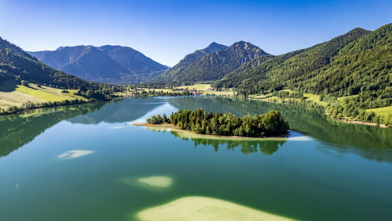 Der Schliersee ist einer der Seen, die als Drehort dienen.Foto: FooTToo / shutterstock.com Der Schliersee ist einer der Seen, die als Drehort dienen.Foto: FooTToo / shutterstock.com