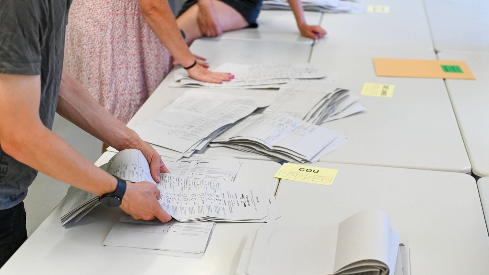 Einige Dutzend Briefwahlzettel bei der diesjährigen Landtagswahl in Sachsen wurden offenbar manipuliert. (Symbolbild)Foto: IMAGO/EHL Media/IMAGO/EHL Media/Erik-Holm Langhof Einige Dutzend Briefwahlzettel bei der diesjährigen Landtagswahl in Sachsen wurden offenbar manipuliert. (Symbolbild)Foto: IMAGO/EHL Media/IMAGO/EHL Media/Erik-Holm Langhof