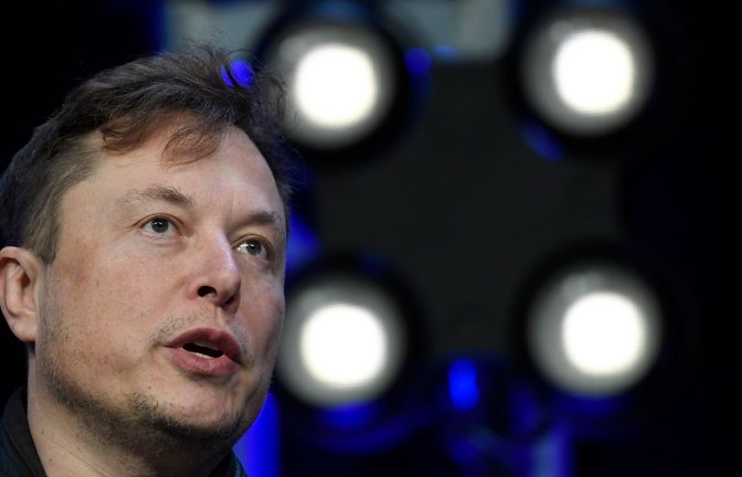 Elon Musk, der bei OpenAI nach wenigen Jahren ausgeschieden ist, kritisiert das Unternehmen schon lange.<span class='image-autor'>Foto: Susan Walsh/AP/dpa</span>