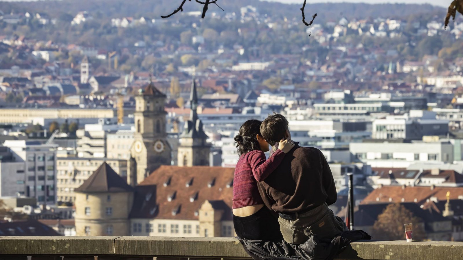 Traum vom Wohnen in Metropolen wie Stuttgart: Die Menschen in Baden-Württemberg zieht es in die Städte, doch hohe Preise und Energiekosten vereiteln oft den Umzug.Foto: IMAGO/rnulf Hettrich Traum vom Wohnen in Metropolen wie Stuttgart: Die Menschen in Baden-Württemberg zieht es in die Städte, doch hohe Preise und Energiekosten vereiteln oft den Umzug.Foto: IMAGO/rnulf Hettrich
