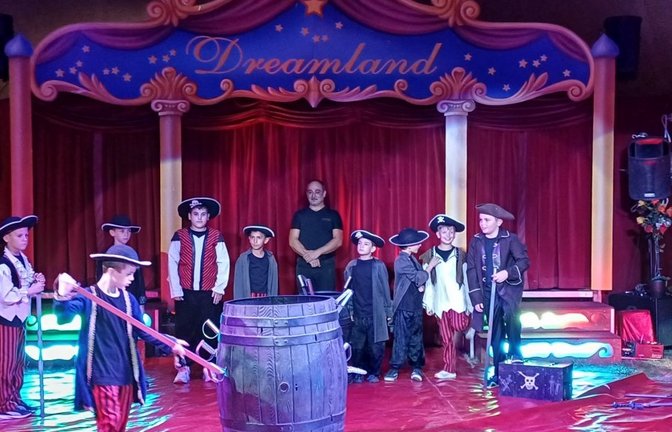 Piraten sind in der Manege zugange.  <span class='image-autor'>Fotos: Rücker (5)</span>