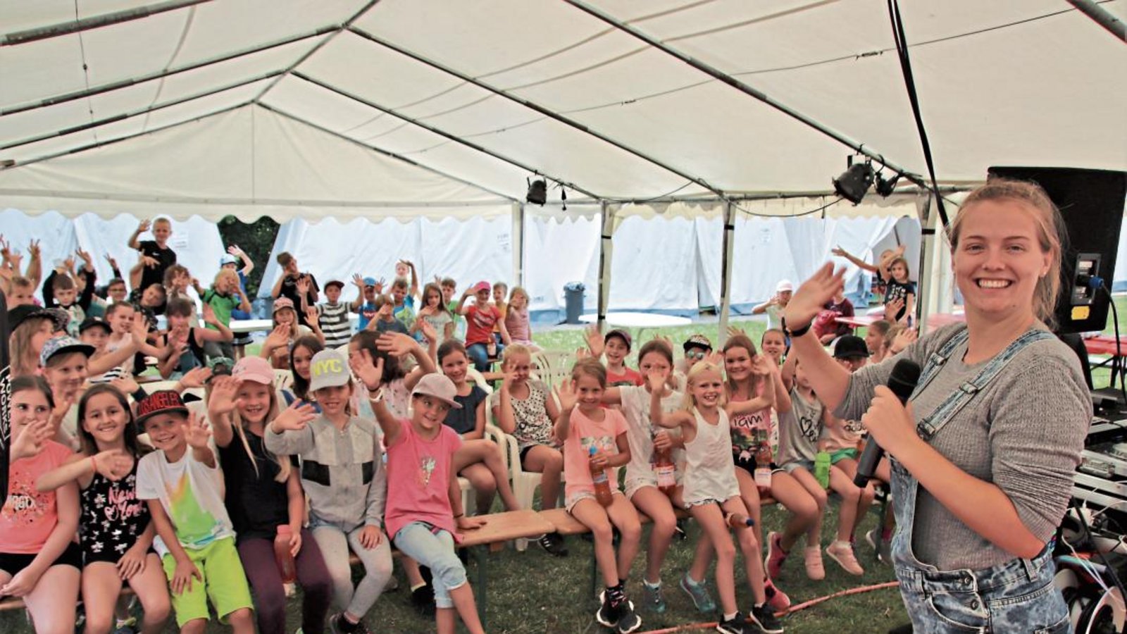Fröhliche Kinder bei Sportkreis-Ferienlager 2019 auf dem Füllmenbacher Hof. Zum zweiten Mal fällt die Freizeit aus. Foto: Arning Fröhliche Kinder bei Sportkreis-Ferienlager 2019 auf dem Füllmenbacher Hof. Zum zweiten Mal fällt die Freizeit aus. Foto: Arning