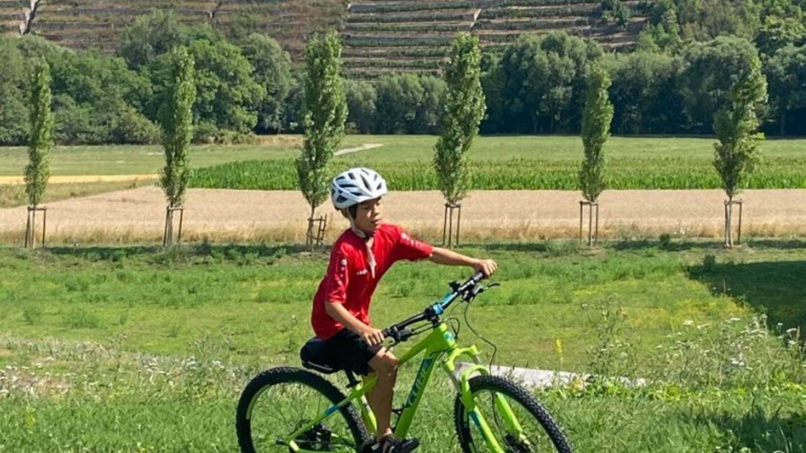 Üben unter terrassierten Steillagen. Üben unter terrassierten Steillagen.