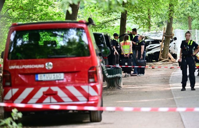 Auto rast in Menschenmenge: Der CSD in Berlin wurde abgebrochen.<span class='image-autor'>Sebastian Gollnow/dpa</span>