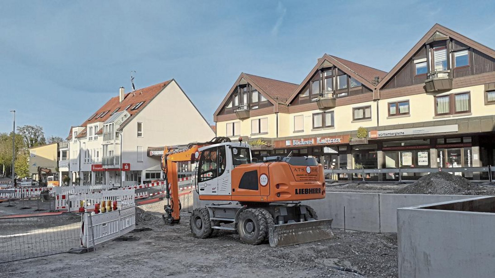 Die Umbau- und Neugestaltungsmaßnahmen am Markt in Sersheim wirken sich auch bei den Investitionen im Haushaltsplan 2021 aus, von denen insgesamt 3,3 Millionen Euro in Bauvorhaben fließen. Foto: Glemser Die Umbau- und Neugestaltungsmaßnahmen am Markt in Sersheim wirken sich auch bei den Investitionen im Haushaltsplan 2021 aus, von denen insgesamt 3,3 Millionen Euro in Bauvorhaben fließen. Foto: Glemser