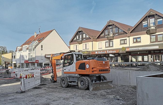 Die Umbau- und Neugestaltungsmaßnahmen am Markt in Sersheim wirken sich auch bei den Investitionen im Haushaltsplan 2021 aus, von denen insgesamt 3,3 Millionen Euro in Bauvorhaben fließen.  Foto: Glemser