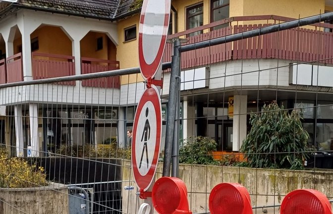 Die Tiefgarage ist nach wie vor gesperrt.