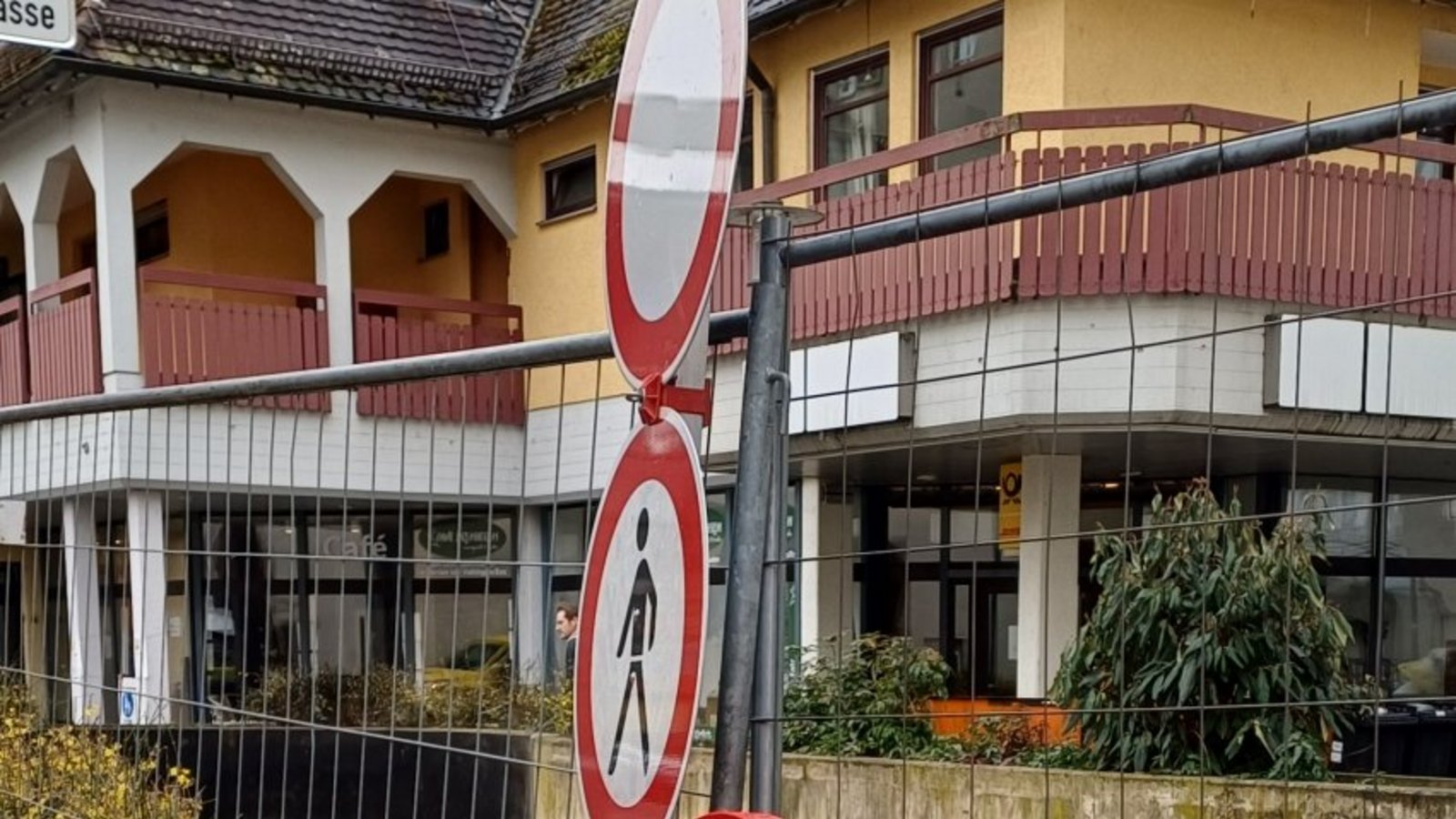 Die Tiefgarage ist nach wie vor gesperrt. Die Tiefgarage ist nach wie vor gesperrt.