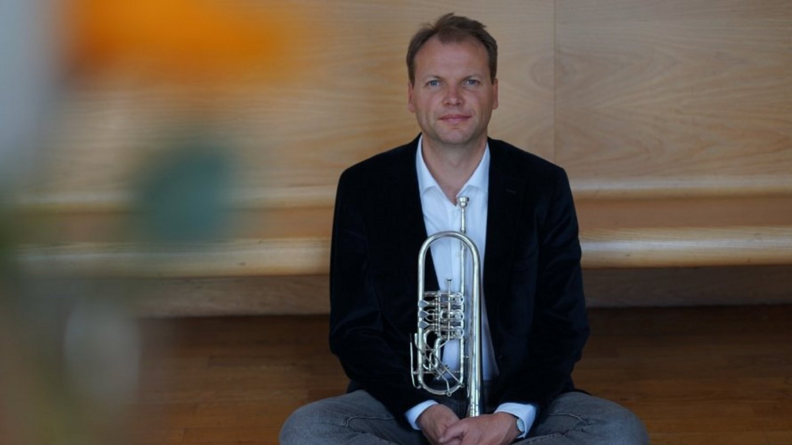 Solotrompeter Jörge Becker lässt in Markgröningen sein Instrument erklingen.  Foto: p