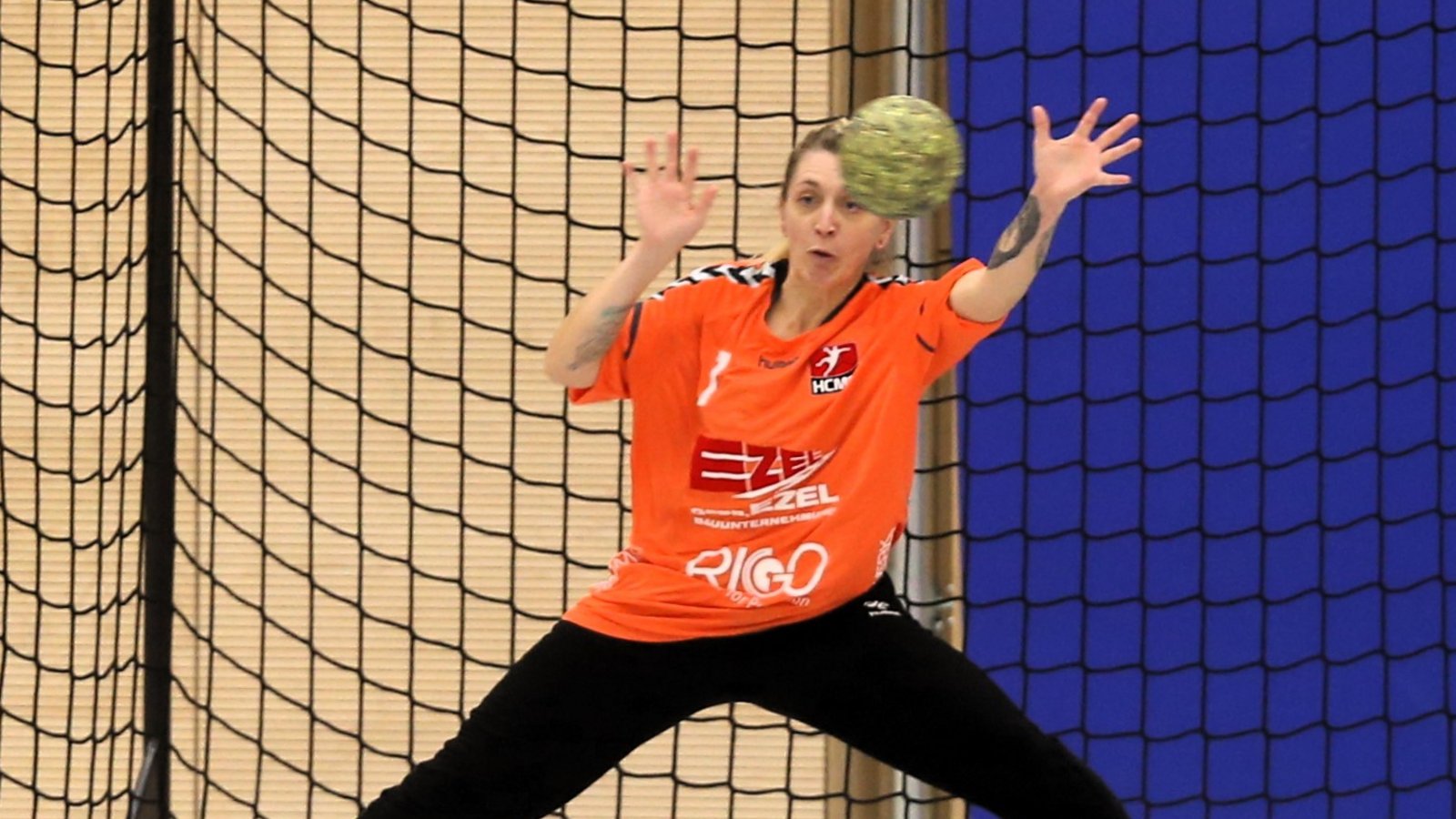 Wird heute Abend gegen die HSG Marbach-Rielingshausen wohl einiges zu tun haben: Die Torfrau des HC Metter-Enz Sandra Gattkowski. Foto: Küppers