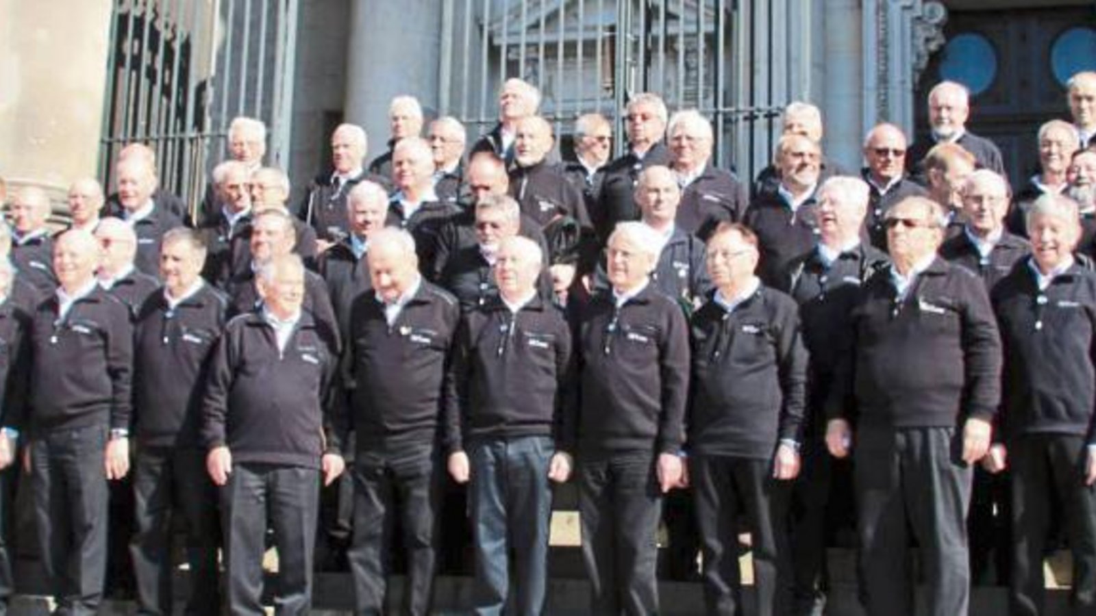 In Berlin sangen die Männer des MPC 2000 vor dem Dom. Foto: p In Berlin sangen die Männer des MPC 2000 vor dem Dom. Foto: p