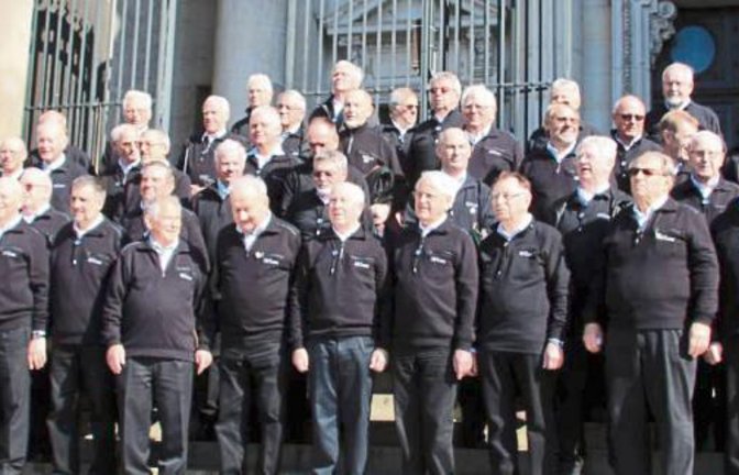 In Berlin sangen die Männer des MPC 2000 vor dem Dom. Foto: p
