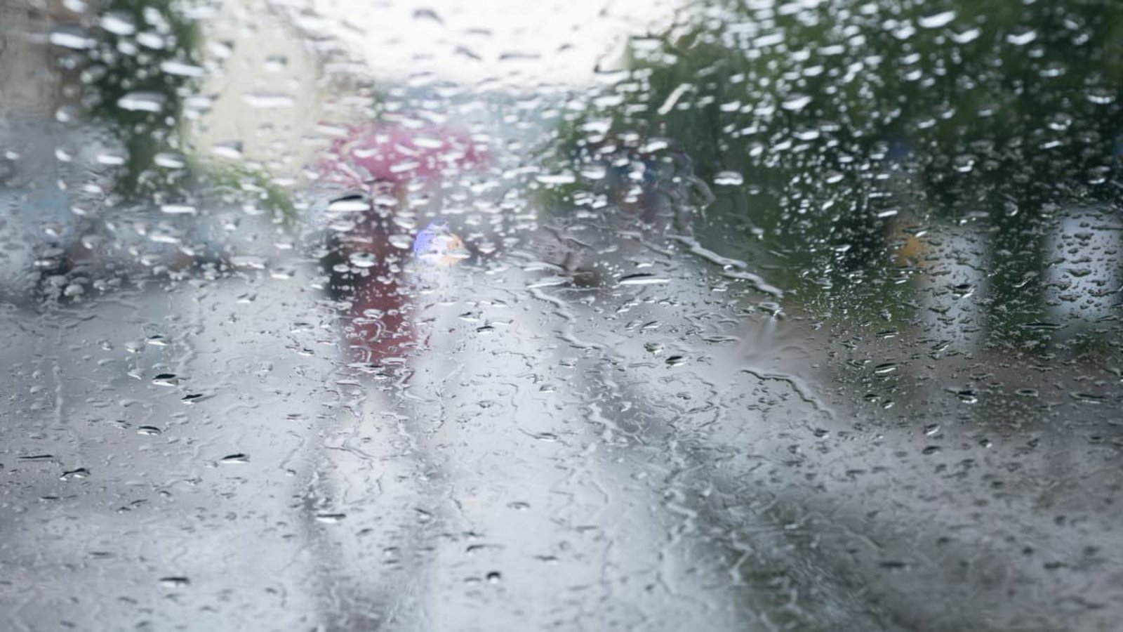 Hier droht heute Starkregen.Bernd Weissbrod/dpa Hier droht heute Starkregen.Bernd Weissbrod/dpa