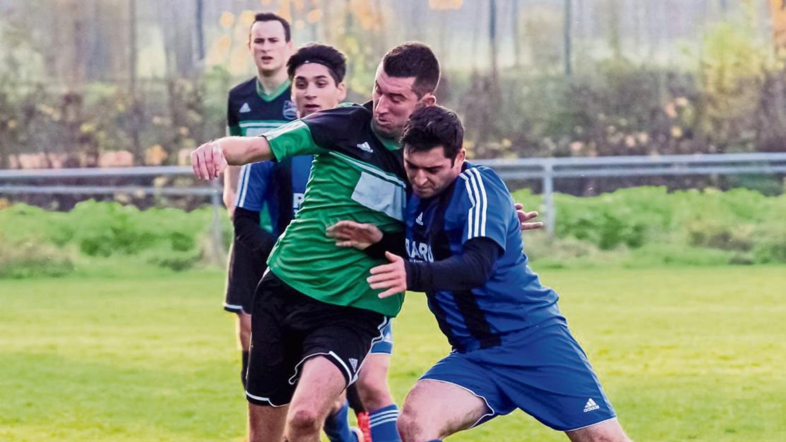 Am Sonntag wird Marc Hahn (Mitte) wohl keine Freunde kennen, wenn er auf seinen ehemaligen Trainer Siegfried Blum trifft. Foto: Simecek Am Sonntag wird Marc Hahn (Mitte) wohl keine Freunde kennen, wenn er auf seinen ehemaligen Trainer Siegfried Blum trifft. Foto: Simecek