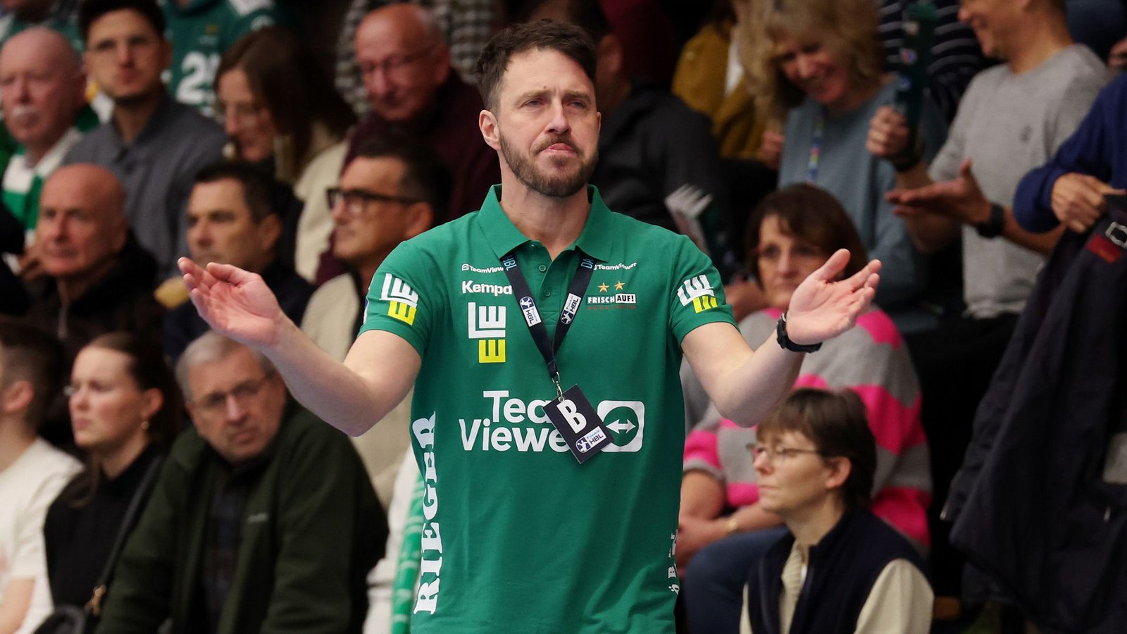 Frisch-Auf-Trainer Ben Matschke konnte nicht zufrieden sein.Foto: Pressefoto Baumann Frisch-Auf-Trainer Ben Matschke konnte nicht zufrieden sein.Foto: Pressefoto Baumann