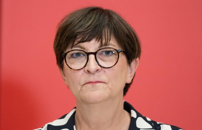Mit einer klaren Haltung zum Thema Mindestlohn: SPD-Chefin Saskia Esken.<span class='image-autor'>Foto: Sebastian Kahnert/dpa/Sebastian Kahnert</span>