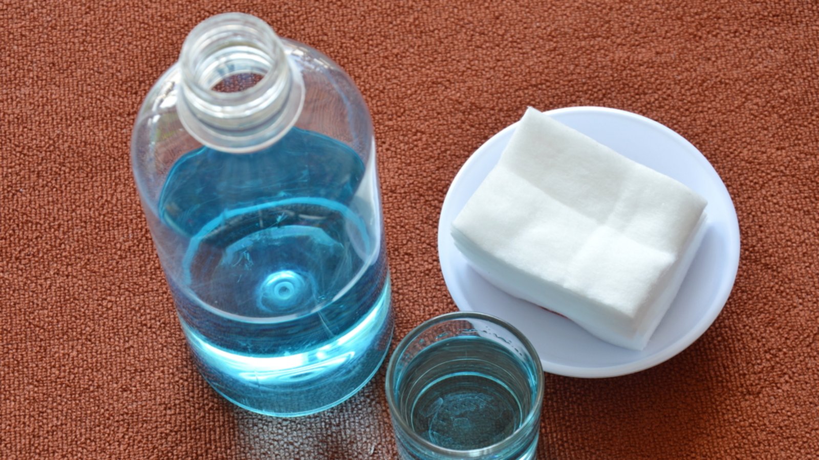 Wasserstoffperoxid kann als Alternative zu Chlor eingesetzt werden.Foto: pedphoto36pm / shutterstock.com Wasserstoffperoxid kann als Alternative zu Chlor eingesetzt werden.Foto: pedphoto36pm / shutterstock.com