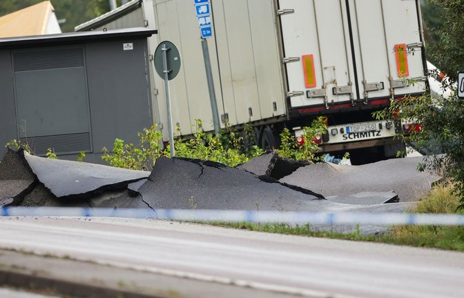 Nach einem Erdrutsch ist die Autobahn E6 bei Stenungsund in beiden Richtungen gesperrt ist.<span class='image-autor'>Foto: Adam Ihse/TT News Agency/AP/dpa</span>