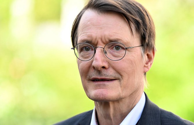 Gesundheitsminister Karl Lauterbach bereut manche Entscheidungen aus der Corona-Zeit. (Archivbild)<span class='image-autor'>Foto: dpa/Federico Gambarini</span>