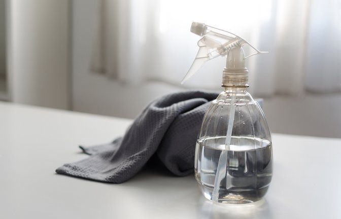 Essig ist ein hilfreicher Allzweckreiniger für den Haushalt. Erfahren Sie, welche Materialien Sie nicht mit Essig reinigen sollten.<span class='image-autor'>Foto: Ana Portal / Shutterstock.com</span>