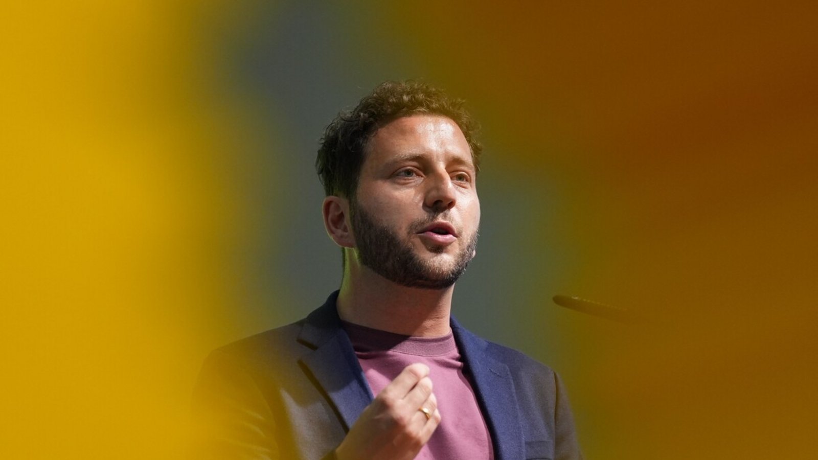 Grünen-Parteichef Felix Banaszak fragt im Sommer in einem Impulspapier, ob die Grünen Ostdeutschland schon aufgegeben hätten – oder umgekehrt.Foto: Marcus Brandt/dpa Grünen-Parteichef Felix Banaszak fragt im Sommer in einem Impulspapier, ob die Grünen Ostdeutschland schon aufgegeben hätten – oder umgekehrt.Foto: Marcus Brandt/dpa