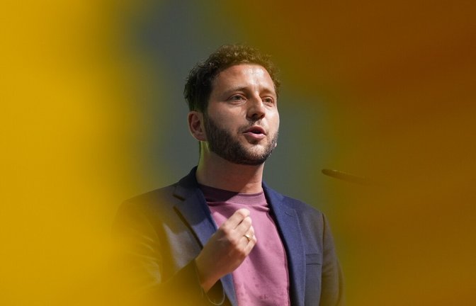 Grünen-Parteichef Felix Banaszak fragt im Sommer in einem Impulspapier, ob die Grünen Ostdeutschland schon aufgegeben hätten – oder umgekehrt.<span class='image-autor'>Foto: Marcus Brandt/dpa</span>