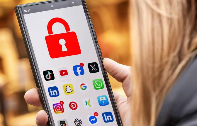 Die Bundesschülerkonferenz sieht ein mögliches Social-Media-Verbot für Kinder und Jugendliche kritisch (Symbolfoto).<span class='image-autor'>Foto: IMAGO/Wolfgang Maria Weber/IMAGO/Wolfgang Maria Weber</span>