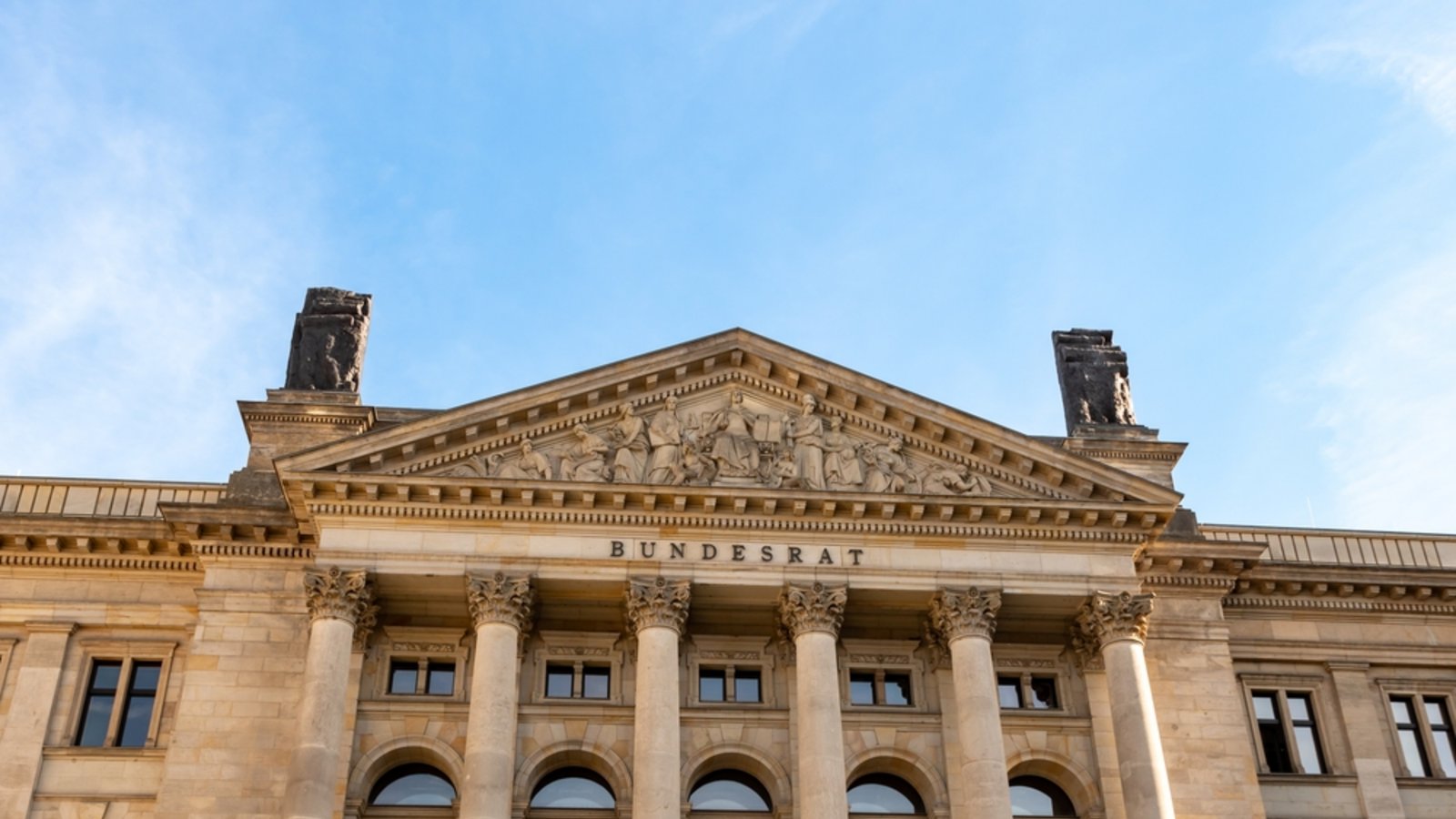 Damit das 500-Milliarden-Paket umgesetzt werden kann, muss auch der Bundesrat zustimmen.Foto: 1take1shot/ Shutterstock Damit das 500-Milliarden-Paket umgesetzt werden kann, muss auch der Bundesrat zustimmen.Foto: 1take1shot/ Shutterstock
