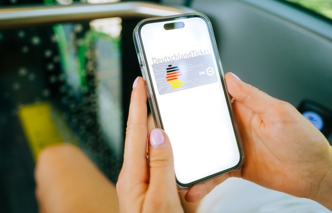 Kann man das Ticket einfach übertragen?<span class='image-autor'>Foto: nikkimeel / shutterstock.com</span>