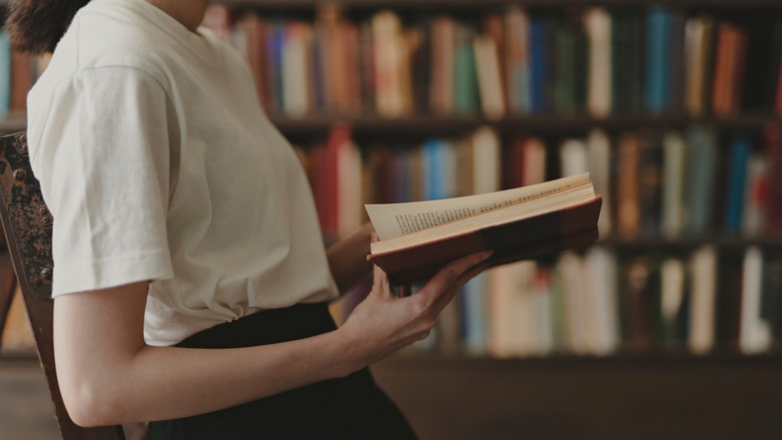 Welche Bücher aus 1996 lohnen sich auch heute noch?Foto: FOUR.STOCK/ Shutterstock