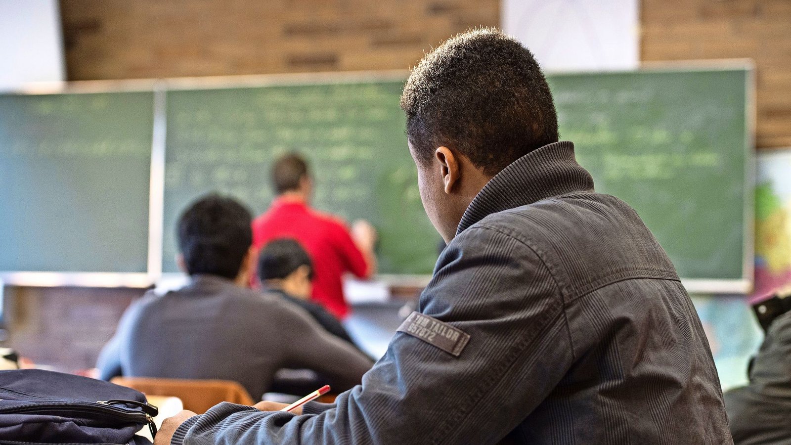 Die Probleme ziehen sich laut dem Bildungsbericht durch alle Schularten, egal ob Berufsschule, Hauptschule oder Gymnasium.Foto: dpa/Armin Weigel Die Probleme ziehen sich laut dem Bildungsbericht durch alle Schularten, egal ob Berufsschule, Hauptschule oder Gymnasium.Foto: dpa/Armin Weigel