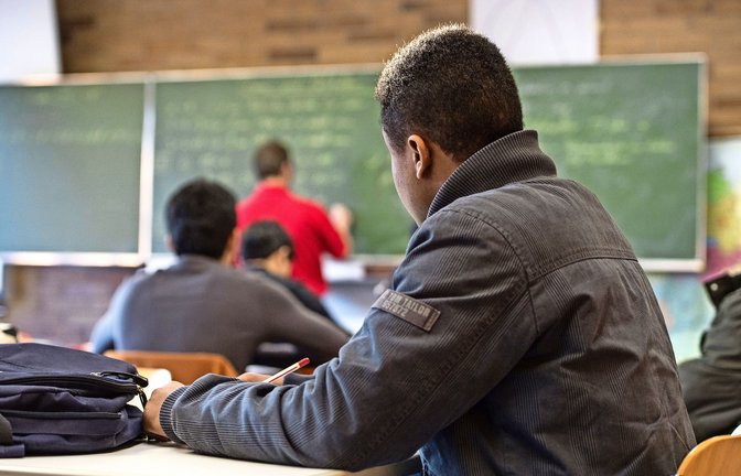 Die Probleme ziehen sich laut dem Bildungsbericht durch alle Schularten, egal ob Berufsschule, Hauptschule oder Gymnasium.<span class='image-autor'>Foto: dpa/Armin Weigel</span>