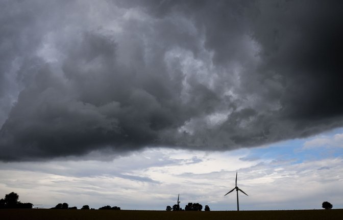 Der Montag wird ungemütlich in weiten Teilen Deutschlands.<span class='image-autor'>Foto: Julian Stratenschulte/dpa/Julian Stratenschulte</span>
