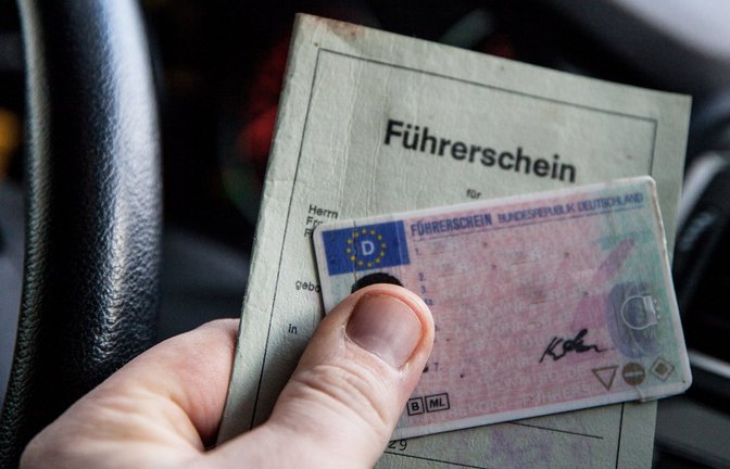 Mehr als 40 Millionen Führerscheine müssen in den kommenden Jahren umgetauscht werden (Symbolbild)<span class='image-autor'>Foto: IMAGO/Fotostand/IMAGO/Fotostand / K. Schmitt</span>