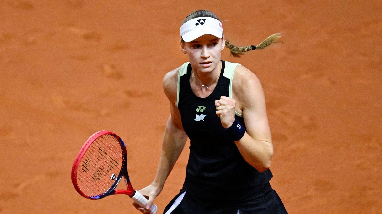 Jelena Rybakina steht im Halbfinale von Stuttgart.Foto: AFP/THOMAS KIENZLE