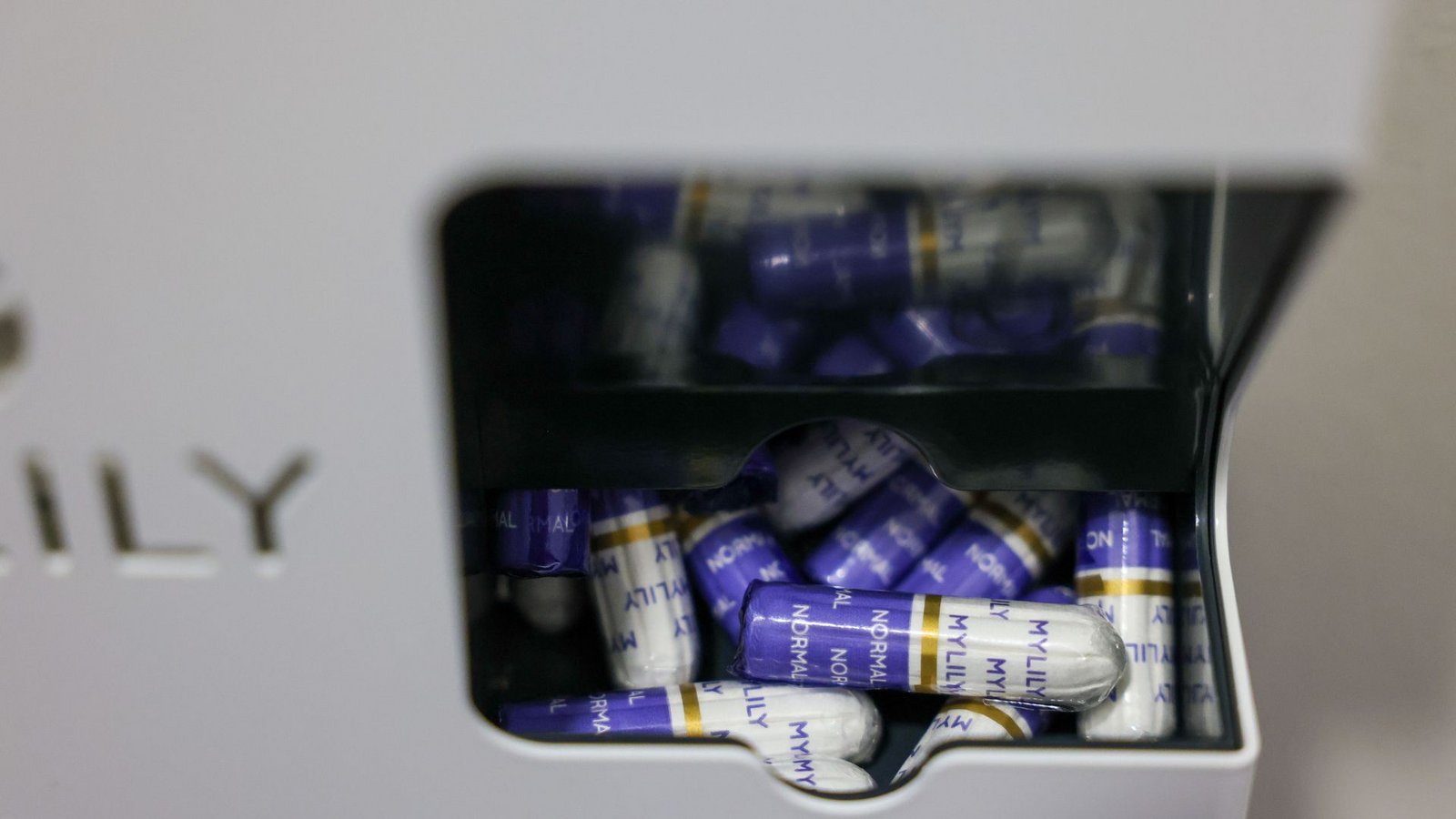 Zahlreiche Kommunen im Südwesten haben das Angebot für kostenlose Tampons und Binden in den vergangenen Jahren geschaffen.Foto: Jan Woitas/dpa/Jan Woitas