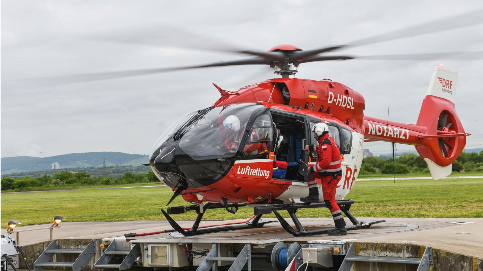 Einsatz für Christoph 51 in Pattonville. Um die Hubschrauber und die Notfallrettung insgesamt gibt es heftige Diskussionen.Foto: Lichtgut/Max Kovalenko Einsatz für Christoph 51 in Pattonville. Um die Hubschrauber und die Notfallrettung insgesamt gibt es heftige Diskussionen.Foto: Lichtgut/Max Kovalenko